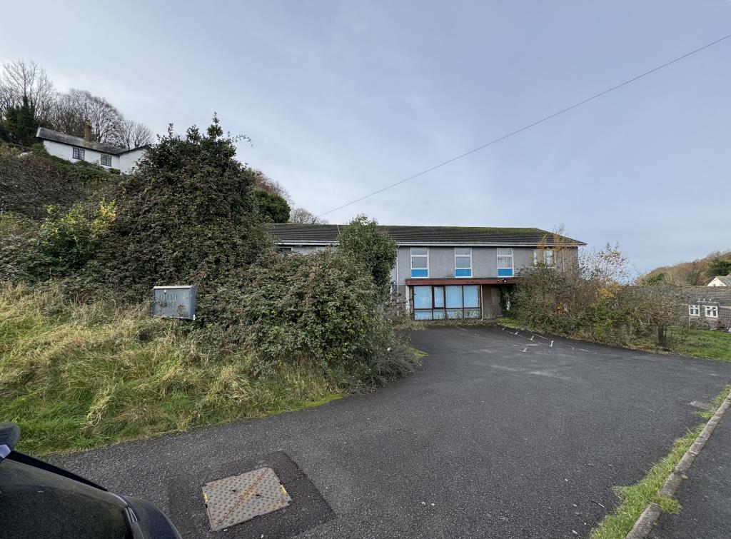 Lot: 17 - EX-RETIREMENT COMPLEX WITH APPROVED PLANNING PERMISSION - Car park to complex